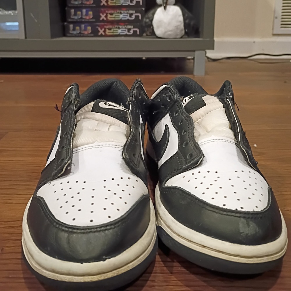 Nike Black & White Low Sneakers (Dunk Low Panda) – Pre-Loved, Still Stylish!